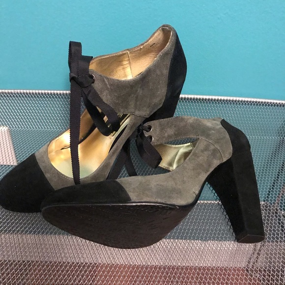 Shoes - Picture 2 of 5